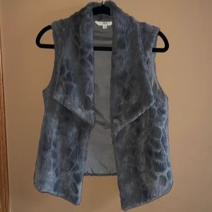 Cozy, faux fur vest. Like new, purchased from Evereve.